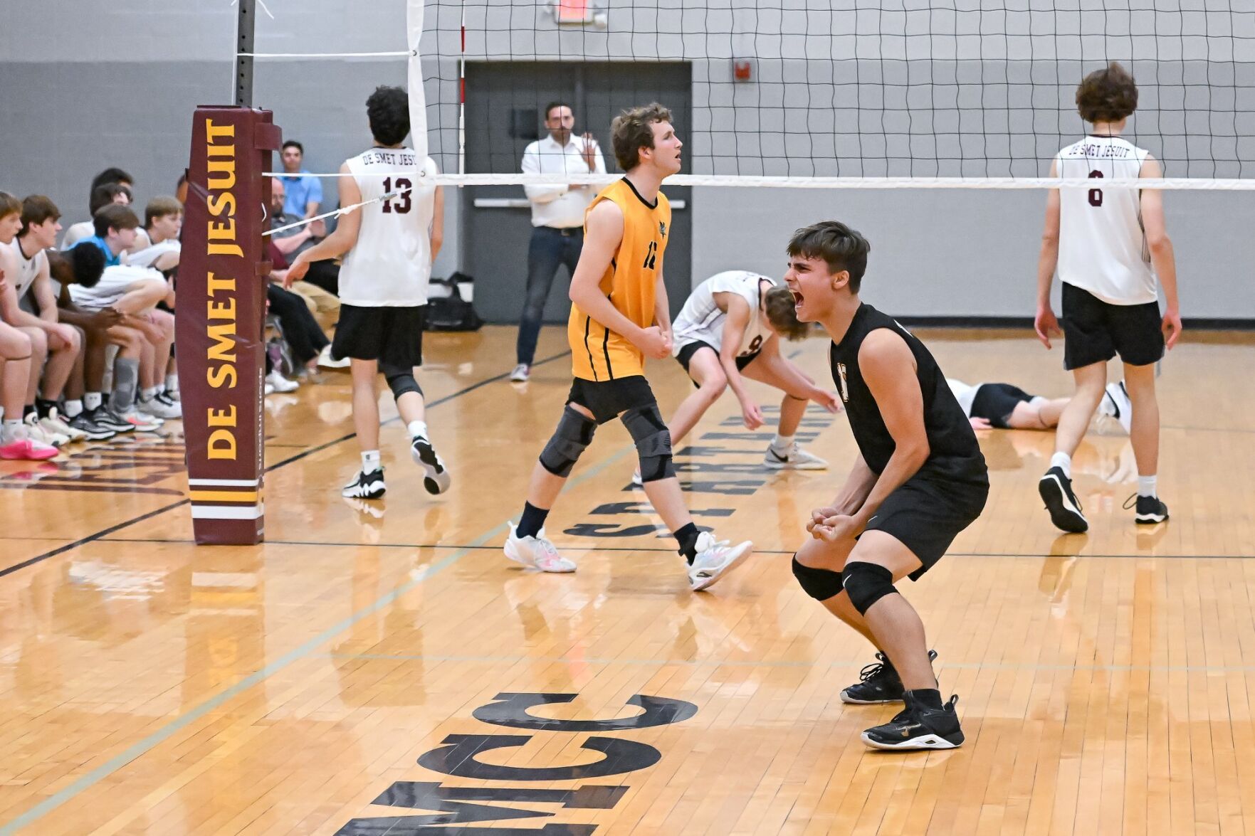 05/02/24 - Boys Volleyball Vianney at De Smet